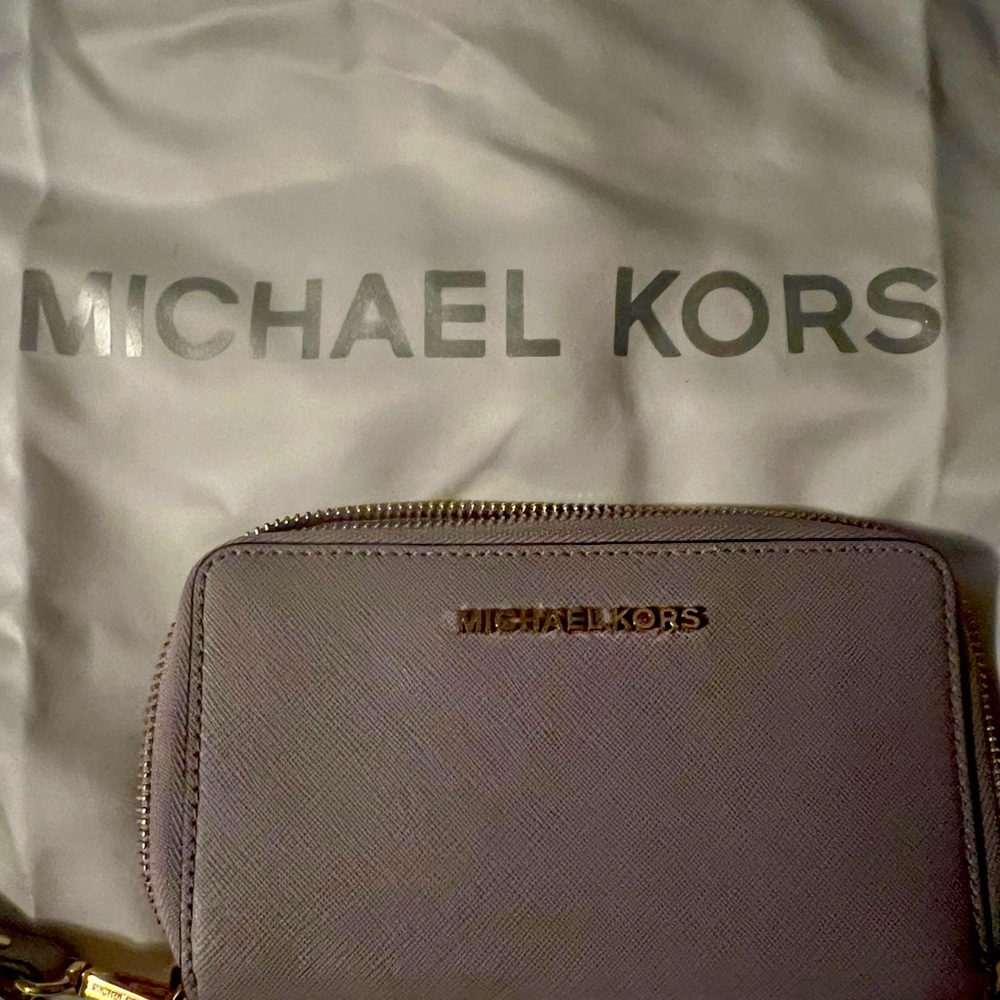 MICHAEL KORS - Wristlet- Gently Loved